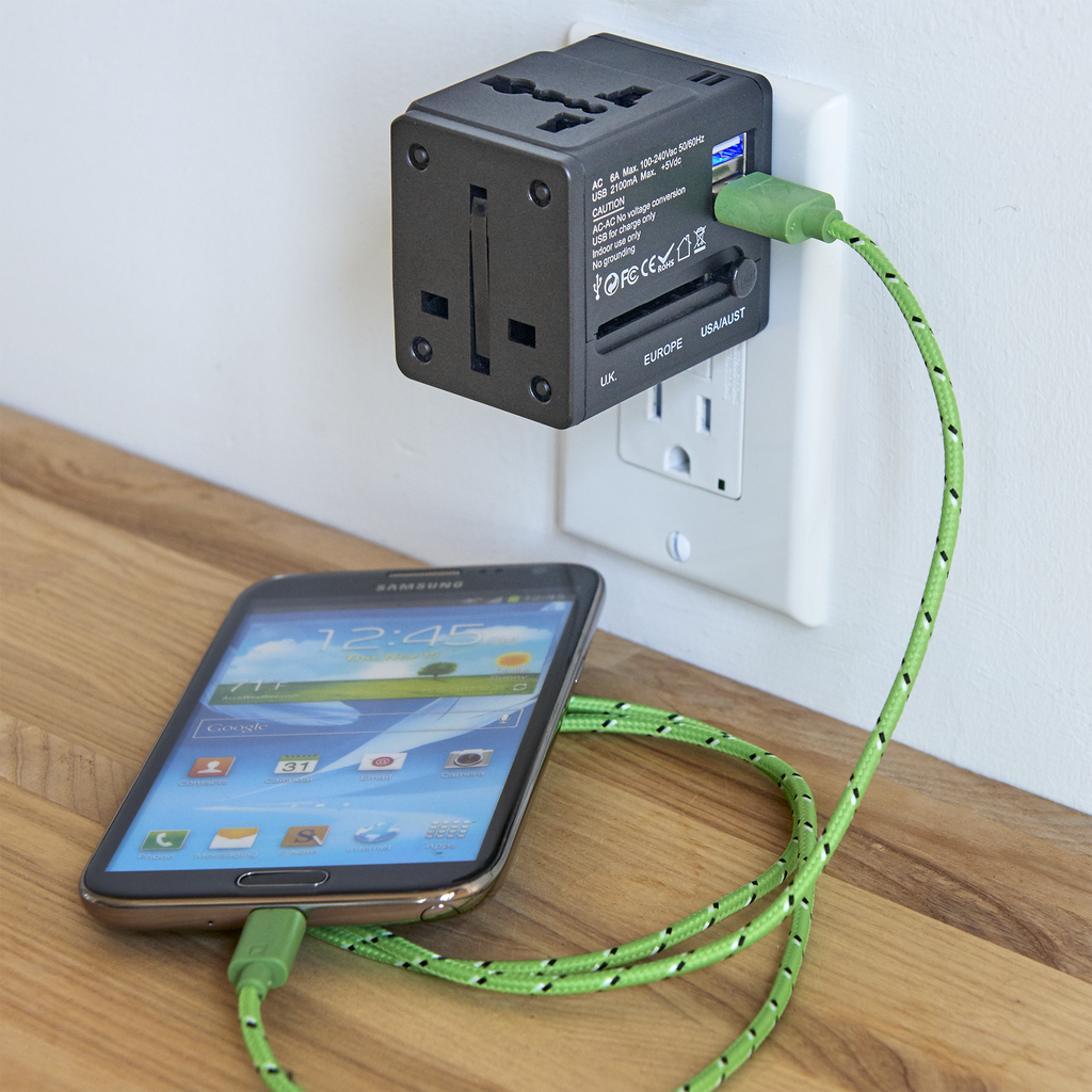 International Adapter Cube w/Dual USB Chargers